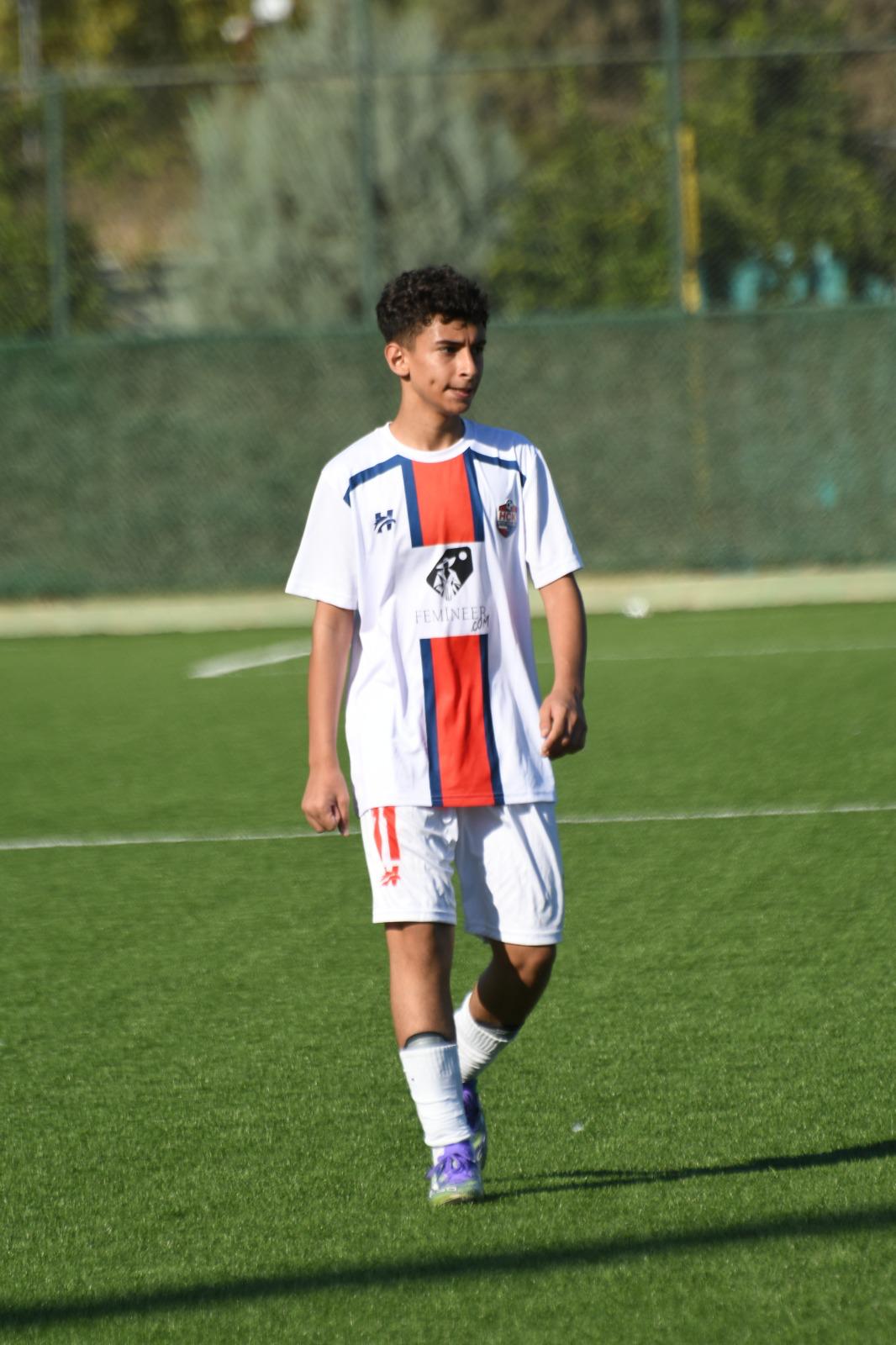 Adana HCK oyuncuları sahada çalışırken